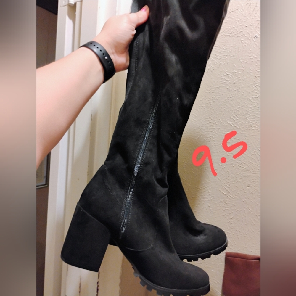Black Women's Knee-High Boots